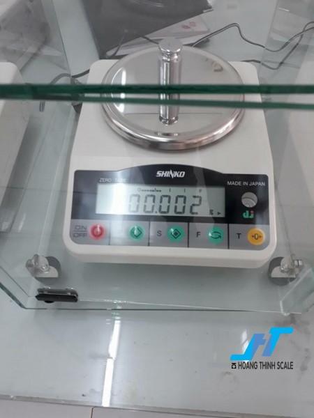 Cân điện tử phân tích VIBRA DJ 620g -0.001g là mẫu cân được sử dụng trong phòng thí nghiệm, cân trọng lượng các mẫu vật nhỏ