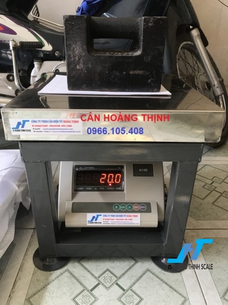 Cân bàn điên tử ghế ngồi A12E 100kg là mẫu cân công nghiệp thông dụng, cân trọng lượng các loại với khung bàn cân chắc chắn chịu lực tốt
