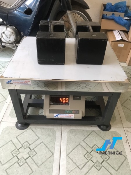 Cân bàn điên tử ghế ngồi A12E 200kg là mẫu cân công nghiệp thông dụng, cân trọng lượng các loại với khung bàn cân chắc chắn chịu lực tốt